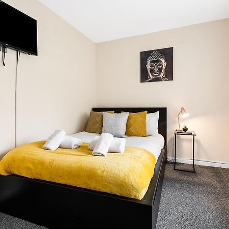 Off Road Parking, Garden, Tv'S In Bedrooms Morriston Exterior photo